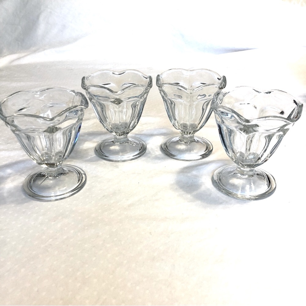 Ice Cream Sundae Dishes Anchor Hocking Glass set of 4